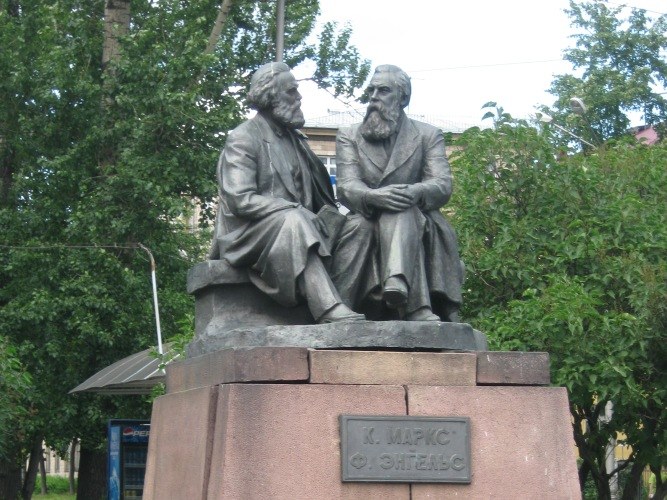 Monumentteja K. Marxille ja F. Engelsille, Petroskoi