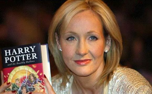 Miten Joan Rowling keksi Harry Potterin?