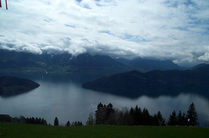 Kauniita paikkoja Sveitsissä: Lucerne Lake